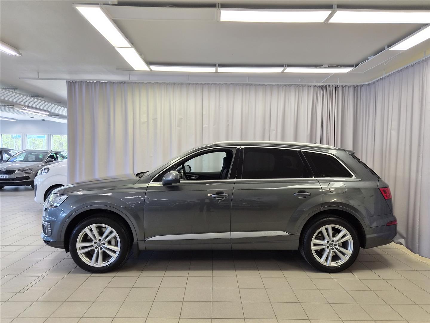 Audi Q7 2018, kuva 3/27
