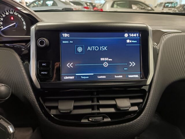 PEUGEOT 2008 2018 Motion PureTech 110 Aut. ** VÄHÄN MAKIAMPI PIKKULEIJONA JA VIELÄ AUTOMAATTIKI AIAI SENTÄÄN!!