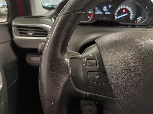 PEUGEOT 2008 2018 Motion PureTech 110 Aut. ** VÄHÄN MAKIAMPI PIKKULEIJONA JA VIELÄ AUTOMAATTIKI AIAI SENTÄÄN!!