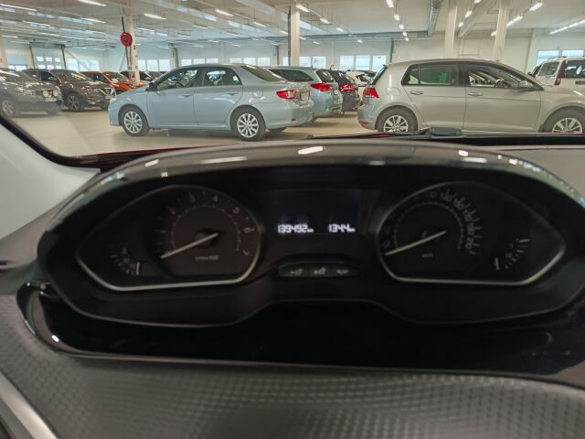 PEUGEOT 2008 2018 Motion PureTech 110 Aut. ** VÄHÄN MAKIAMPI PIKKULEIJONA JA VIELÄ AUTOMAATTIKI AIAI SENTÄÄN!!
