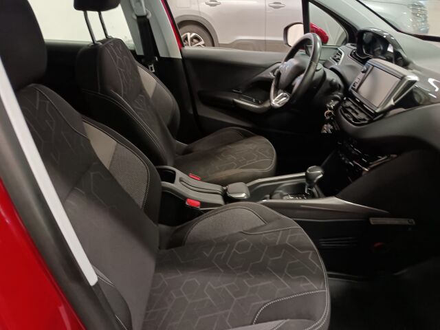 PEUGEOT 2008 2018 Motion PureTech 110 Aut. ** VÄHÄN MAKIAMPI PIKKULEIJONA JA VIELÄ AUTOMAATTIKI AIAI SENTÄÄN!!