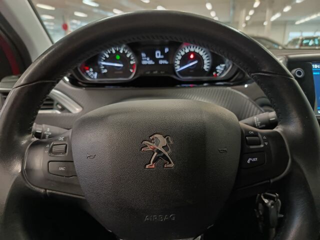 PEUGEOT 2008 2018 Motion PureTech 110 Aut. ** VÄHÄN MAKIAMPI PIKKULEIJONA JA VIELÄ AUTOMAATTIKI AIAI SENTÄÄN!!