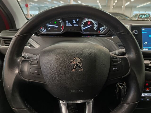 PEUGEOT 2008 2018 Motion PureTech 110 Aut. ** VÄHÄN MAKIAMPI PIKKULEIJONA JA VIELÄ AUTOMAATTIKI AIAI SENTÄÄN!!