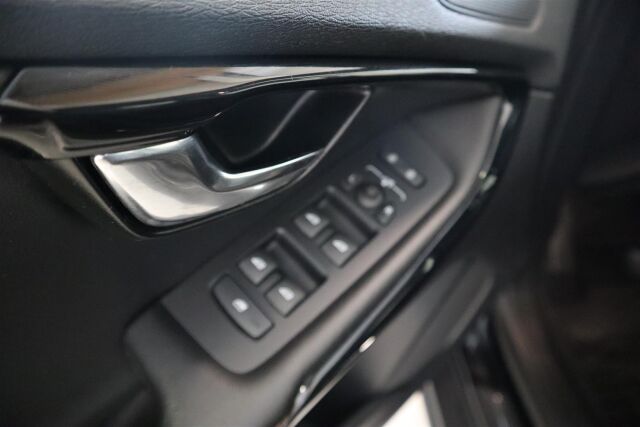 VOLVO V40 Cross Country 2018 T3 Business Dynamic Edition aut