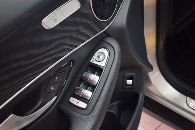 MERCEDES-BENZ GLC 2020 300 de 4MATIC A Business EQ Power * Plug-In-Hybridi, 4-veto* Suomi-Auto*