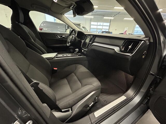 VOLVO V60 2019 D4 Momentum aut / Adapt.vakkari / Webasto / Peruutuskamera / Navi /