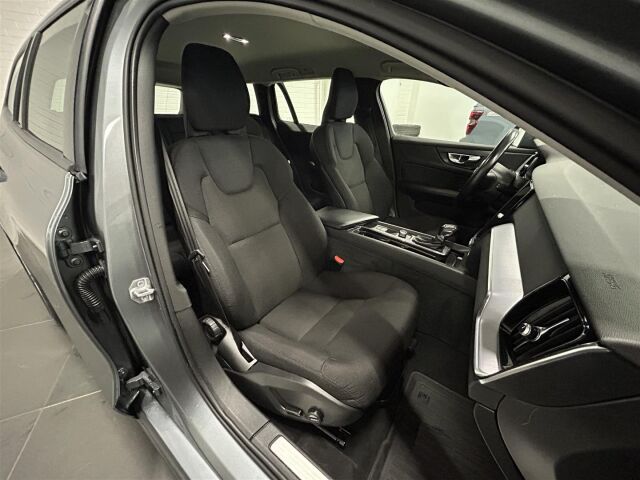 VOLVO V60 2019 D4 Momentum aut / Adapt.vakkari / Webasto / Peruutuskamera / Navi /