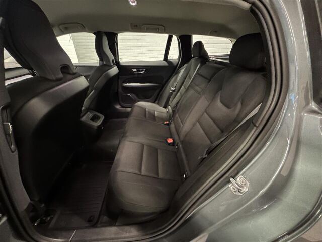 VOLVO V60 2019 D4 Momentum aut / Adapt.vakkari / Webasto / Peruutuskamera / Navi /