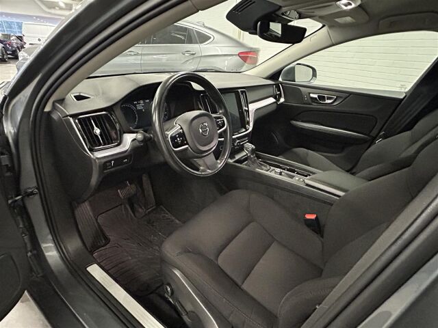 VOLVO V60 2019 D4 Momentum aut / Adapt.vakkari / Webasto / Peruutuskamera / Navi /
