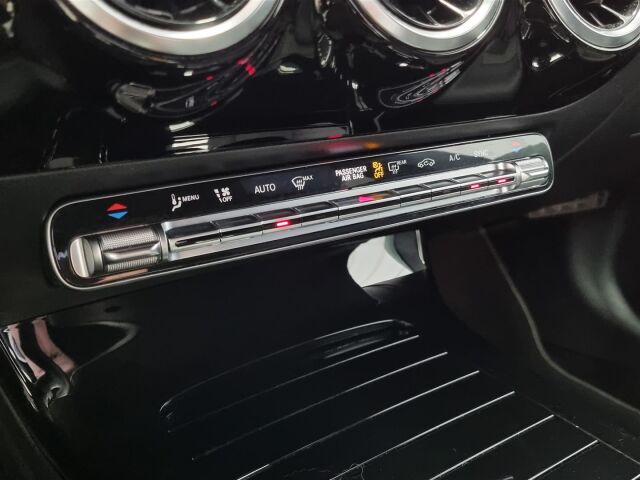 MERCEDES-BENZ CLA 2021 180 A Shooting Brake Business / Navi / P-Kamera / 1-Omistaja
