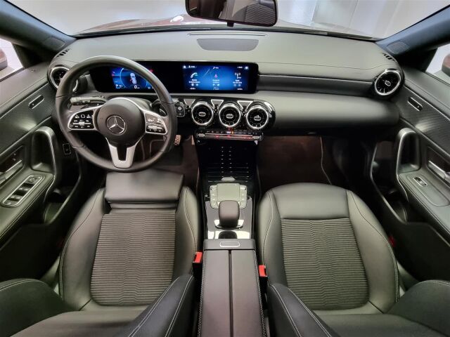 MERCEDES-BENZ CLA 2021 180 A Shooting Brake Business / Navi / P-Kamera / 1-Omistaja