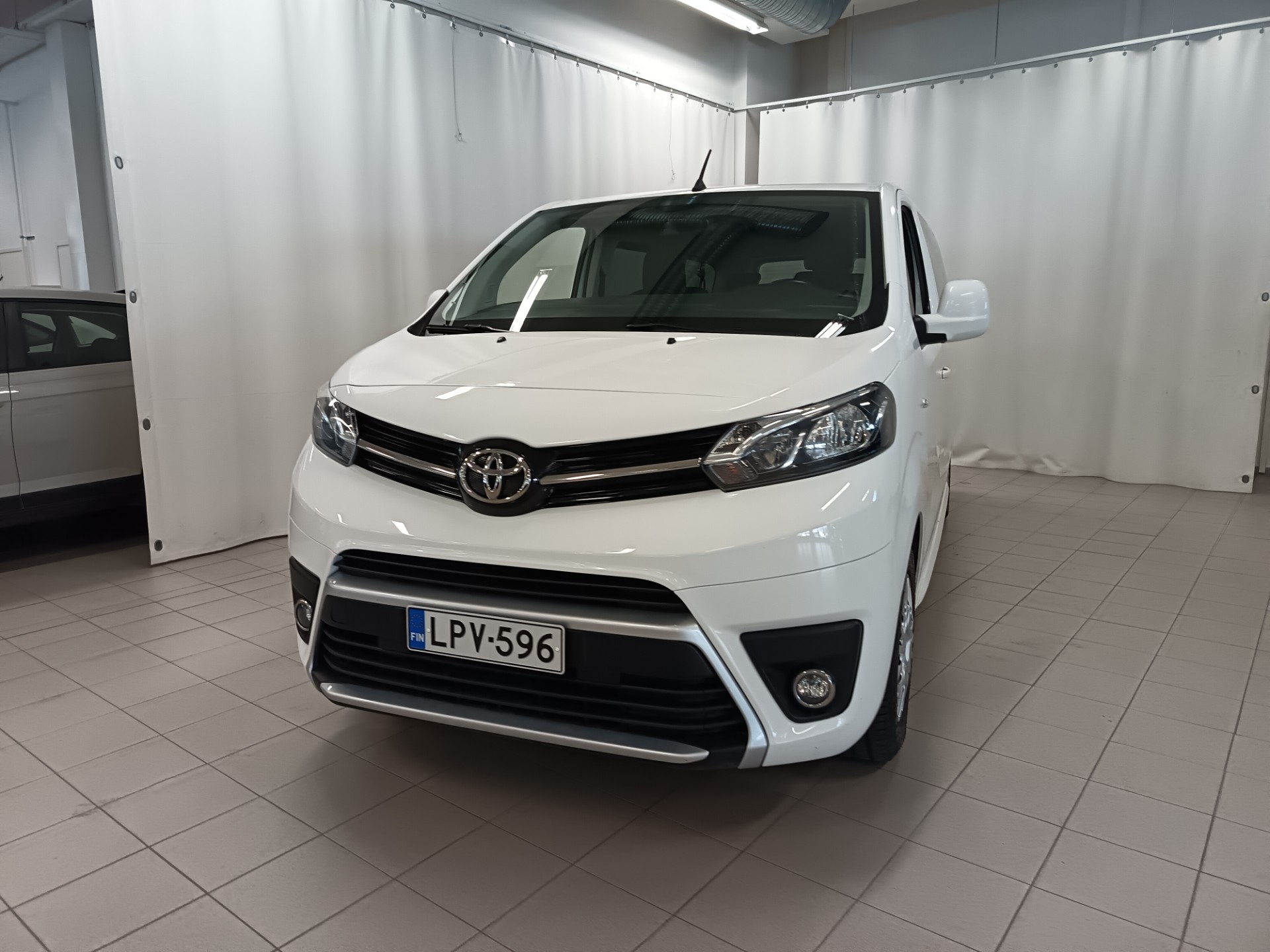 Toyota Proace Verso Active L2 1,5 D 120 2021, kuva 2/27