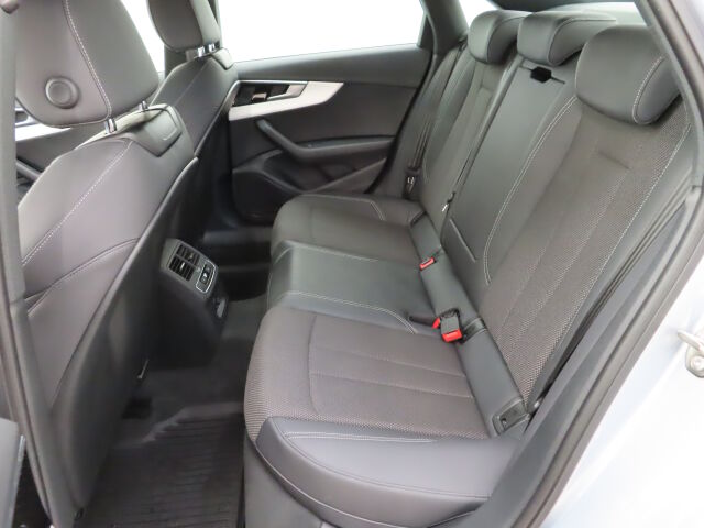 Audi A4 2022 Sedan Business Advanced 35 2.0 TFSI 110 kW MHEV S tronic