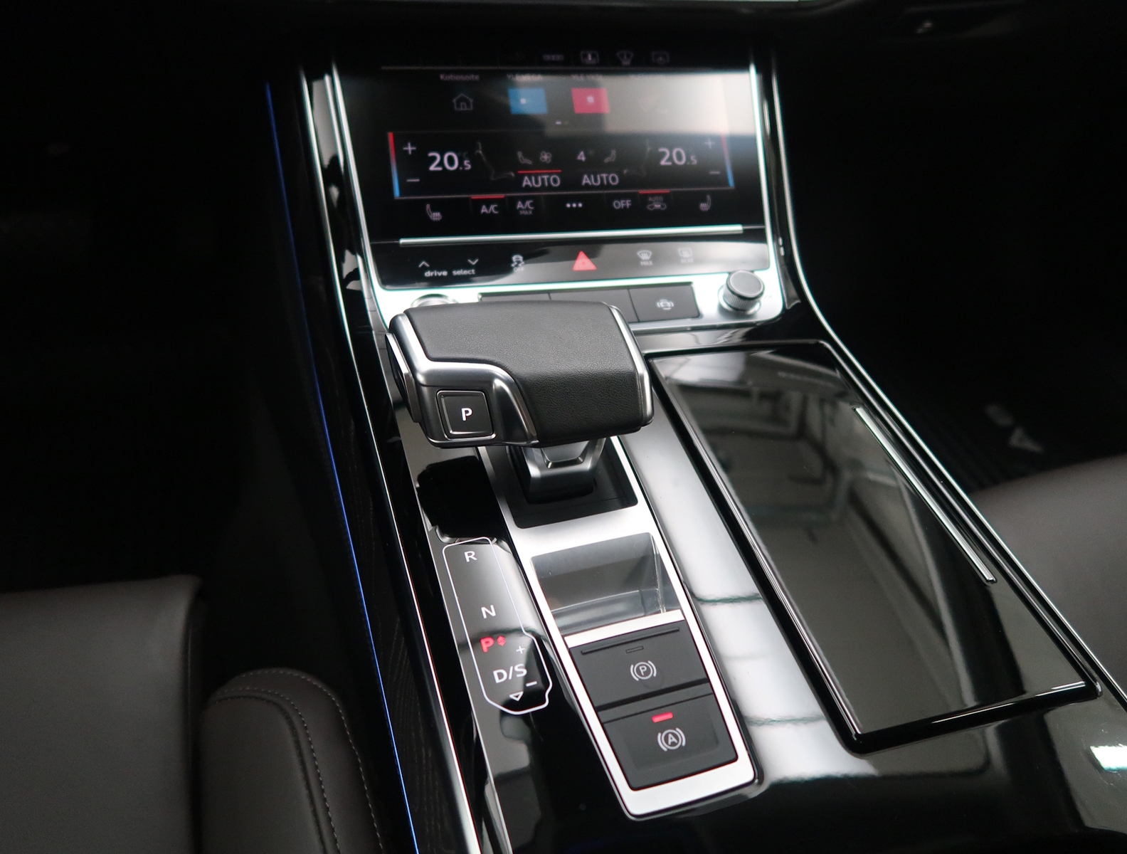Audi A8 2022, kuva 5/15