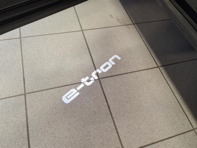 Audi Q8 e-tron 2023 Sportback 55 quattro Progress S line * 1 omistaja / Vetokoukku / ACC / P-kamera / Navi / Bang & Oluf