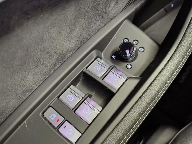 Audi Q8 e-tron 2023 Sportback 55 quattro Progress S line * 1 omistaja / Vetokoukku / ACC / P-kamera / Navi / Bang & Oluf