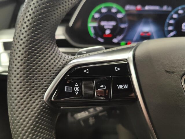 Audi Q8 e-tron 2023 Sportback 55 quattro Progress S line * 1 omistaja / Vetokoukku / ACC / P-kamera / Navi / Bang & Oluf