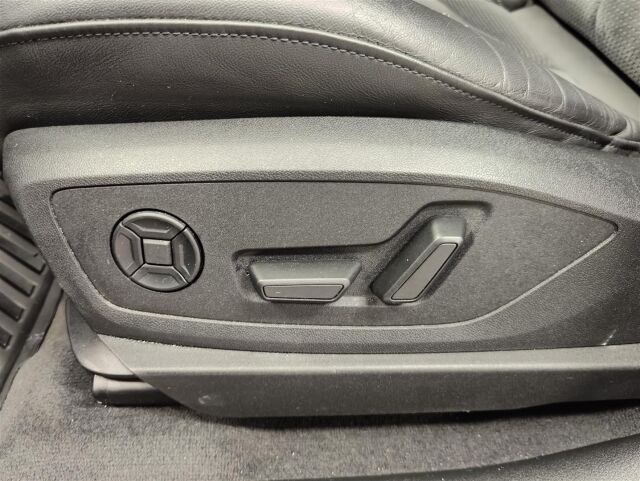 Audi Q8 e-tron 2023 Sportback 55 quattro Progress S line * 1 omistaja / Vetokoukku / ACC / P-kamera / Navi / Bang & Oluf