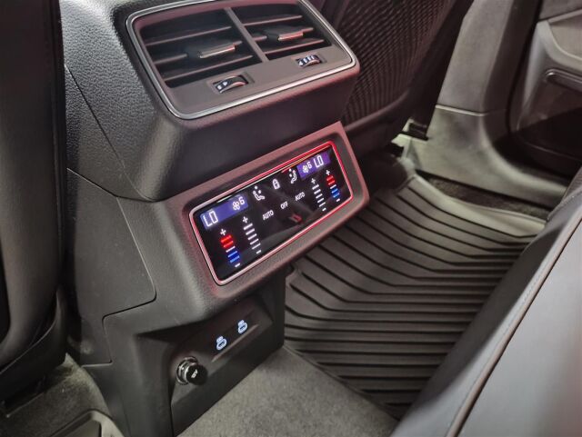 Audi Q8 e-tron 2023 Sportback 55 quattro Progress S line * 1 omistaja / Vetokoukku / ACC / P-kamera / Navi / Bang & Oluf