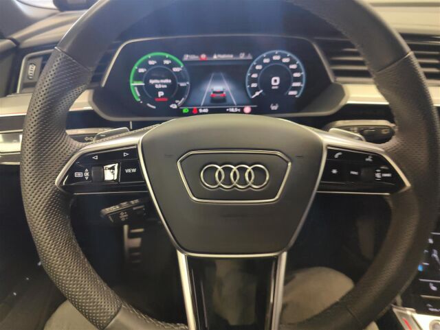 Audi Q8 e-tron 2023 Sportback 55 quattro Progress S line * 1 omistaja / Vetokoukku / ACC / P-kamera / Navi / Bang & Oluf