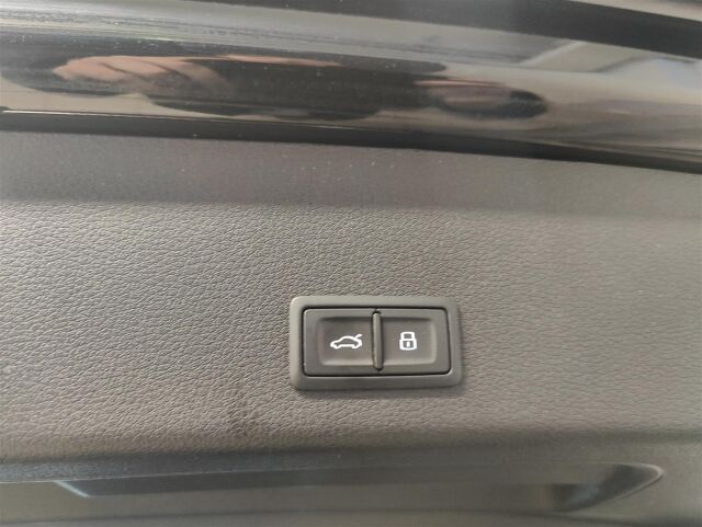 Audi Q8 e-tron 2023 Sportback 55 quattro Progress S line * 1 omistaja / Vetokoukku / ACC / P-kamera / Navi / Bang & Oluf