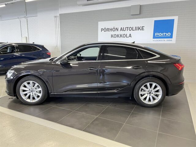 AUDI Q8 e-tron 2023 Sportback 55 quattro Progress S line **Hyvin varusteltu Suomiauto**