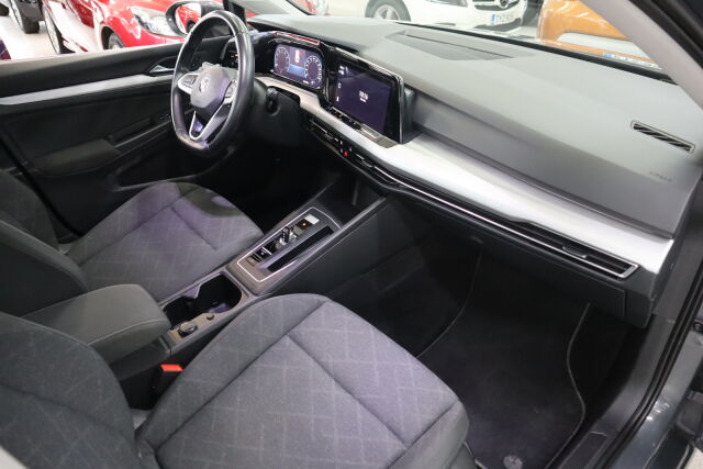 VOLKSWAGEN Golf 2022 Variant Comfort Business 1,0 eTSI (MHEV) 81 kW DSG-automaatti