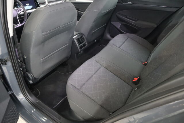 VOLKSWAGEN Golf 2022 Variant Comfort Business 1,0 eTSI (MHEV) 81 kW DSG-automaatti