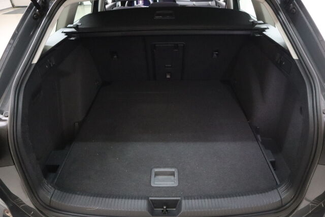 VOLKSWAGEN Golf 2022 Variant Comfort Business 1,0 eTSI (MHEV) 81 kW DSG-automaatti