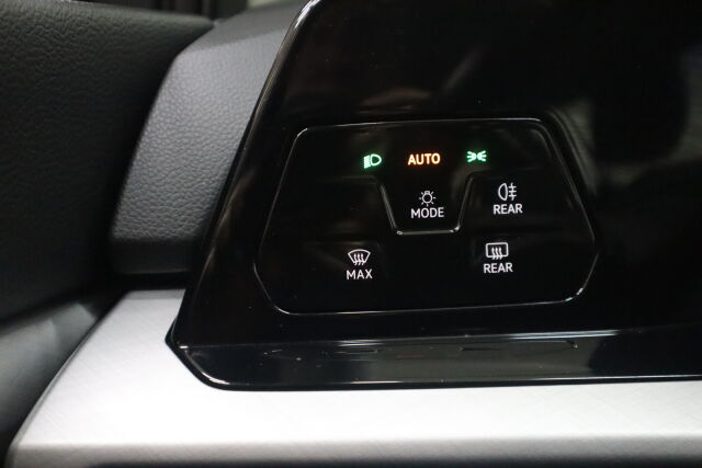 VOLKSWAGEN Golf 2022 Variant Comfort Business 1,0 eTSI (MHEV) 81 kW DSG-automaatti