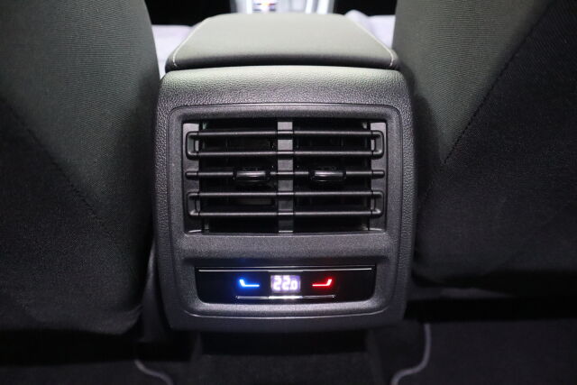 VOLKSWAGEN Golf 2022 Variant Comfort Business 1,0 eTSI (MHEV) 81 kW DSG-automaatti