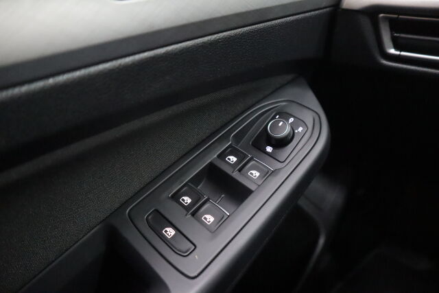 VOLKSWAGEN Golf 2022 Variant Comfort Business 1,0 eTSI (MHEV) 81 kW DSG-automaatti