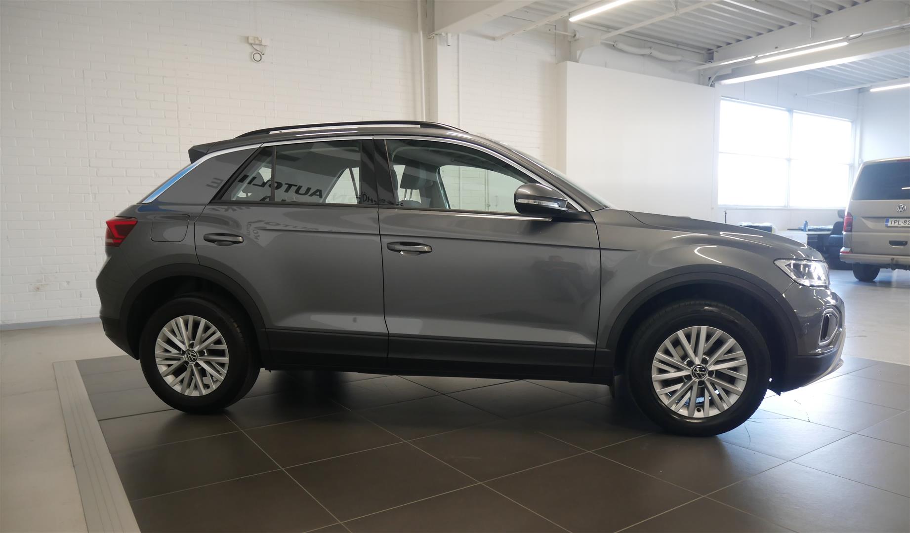 Volkswagen T-Roc Comfort 1,0 TSI 81 kW 2023, kuva 6/18