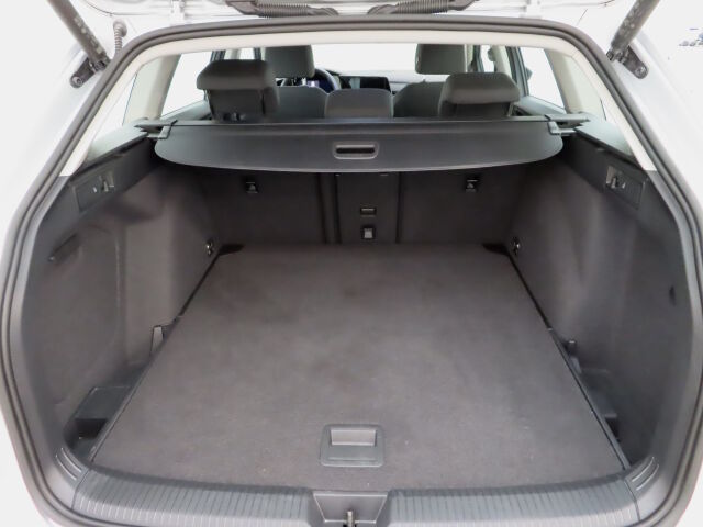 Volkswagen Golf 2023 Variant Comfort Business 1,0 eTSI (MHEV) 81 kW DSG-automaatti