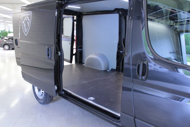 Peugeot Boxer 2025 335 L2H1 BlueHDi 140 EAT8 Automaatti