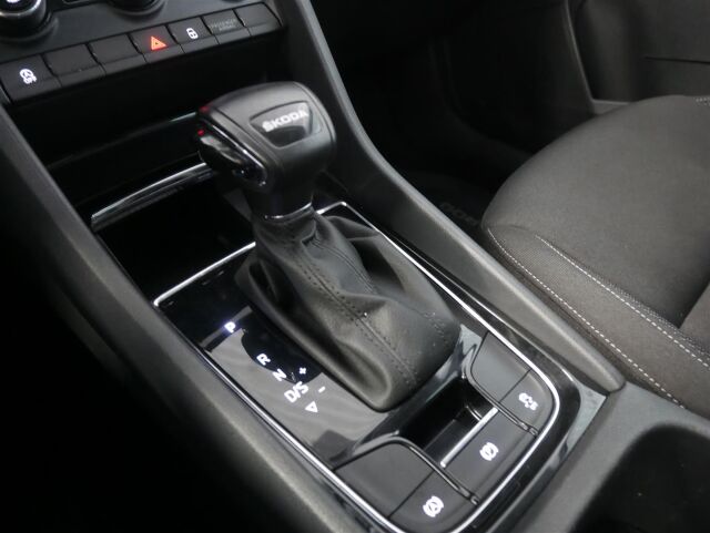 SKODA Karoq 2023 1.5 TSI Ambition DSG Autom.