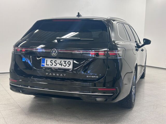 VOLKSWAGEN Passat 2025 Variant Elegance eHybrid 200 kW DSG-automaatti. Yhdeltä omistajalta. Vetokoukku
