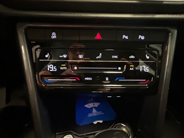 VOLKSWAGEN T-Roc 2024 Style Business 1,5 TSI EVO 110 kW DSG-automaatti. Kuin uusi!