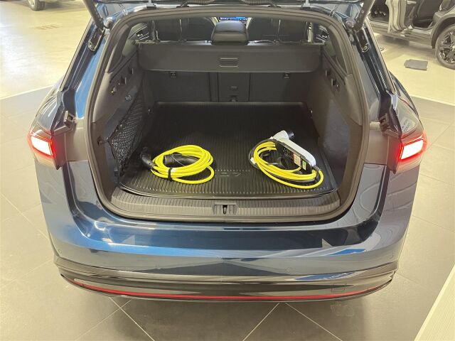 VOLKSWAGEN ID.7 2024 Tourer Pro Elegance 210 kW Akku 77 kWh, 1-omisteinen, vetokoukku, takuu!