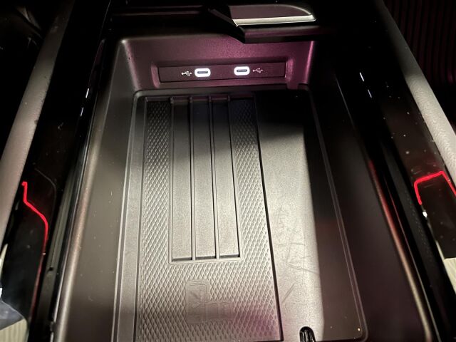 VOLKSWAGEN ID.7 2024 Tourer Pro Elegance 210 kW Akku 77 kWh, 1-omisteinen, vetokoukku, takuu!