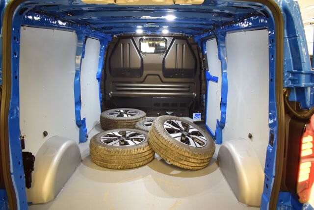 Volkswagen Transporter 2025 Transporter umpipakettiauto 2,0 l TDI 4MOTION 125 kW 8-vaihteinen automaatti  *SIS 2 RENKAAT*