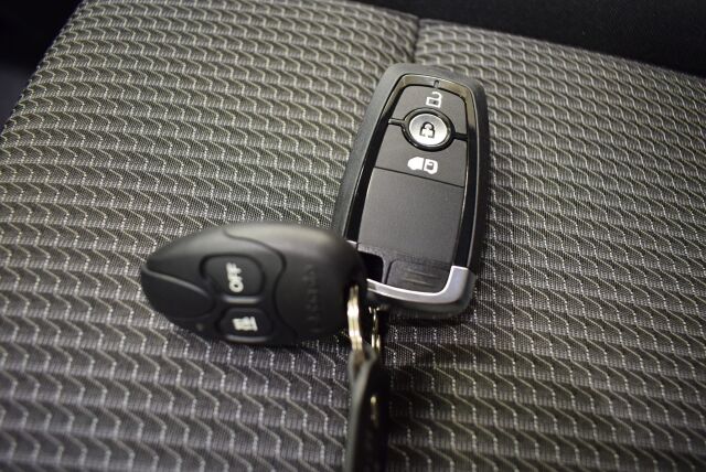 Volkswagen Transporter 2025 Transporter umpipakettiauto 2,0 l TDI 4MOTION 125 kW 8-vaihteinen automaatti  *SIS 2 RENKAAT*