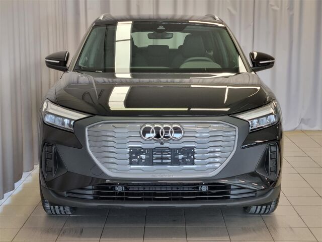 Audi Q4 e-tron 2025 SUV 45 e-tron Land of quattro | Ajamaton Q4 nopeaan toimitukseen |