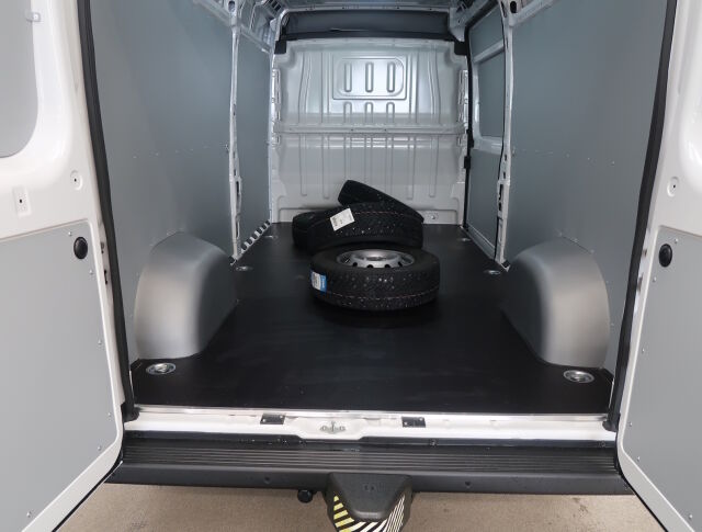 Fiat Ducato 2025 Multijet3 140 L3H2 AT *Täyskäsi varusteet veloituksetta!! Korko 2,99% + kulut!!