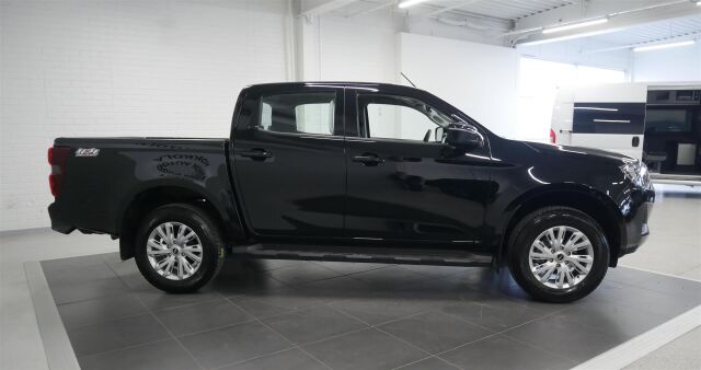 Isuzu D-Max 2025 Double Cab 163 TDi 4WD 6AT LX 25MY Two-Seater / ALV / Kauko-Eberi / Lavakaukalo / Koukku / 2 x renk