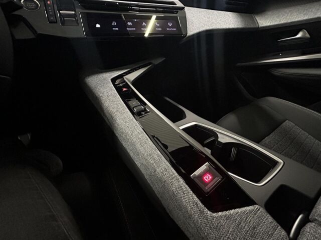 Peugeot 5008 2025 Allure Edition Hybrid 145 Aut. / 7-h / Adapt.vakkari / 360-kamera / Lämm.ohjauspyörä  /