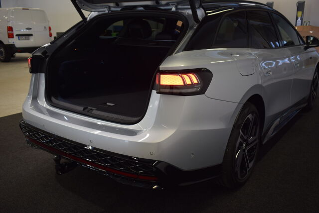 Volkswagen ID.7 2025 Tourer GTX 4MOTION 75-v Juhlamalli 250 kW, akku 86 kWh