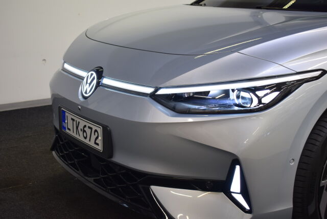Volkswagen ID.7 2025 Tourer GTX 4MOTION 75-v Juhlamalli 250 kW, akku 86 kWh