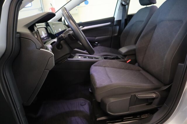 VOLKSWAGEN Golf 2024 Variant Comfort Business 1,5 eTSI 96 kW (MHEV) DSG-automaatti