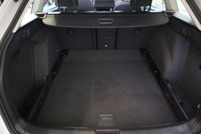 VOLKSWAGEN Golf 2024 Variant Comfort Business 1,5 eTSI 96 kW (MHEV) DSG-automaatti